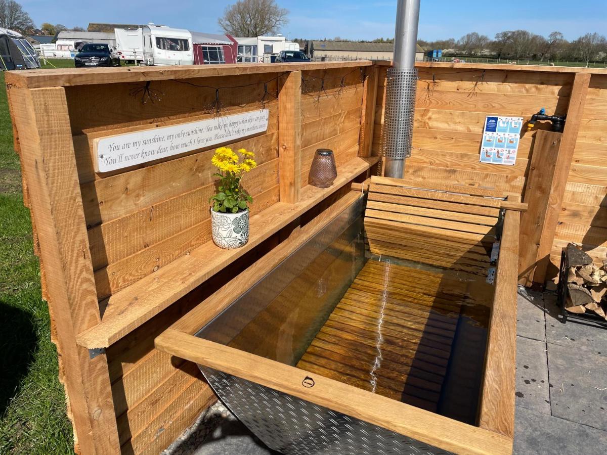 Abbey Farm Luxury Glamping 호텔 라들런 외부 사진